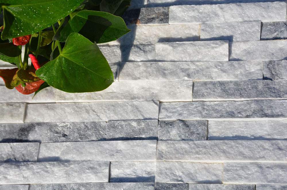 Comparison of quartzite and slate stacked stone materials